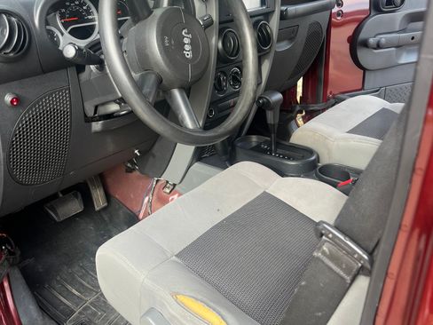 Used 2010 Jeep Wrangler Unlimited Sport image 9