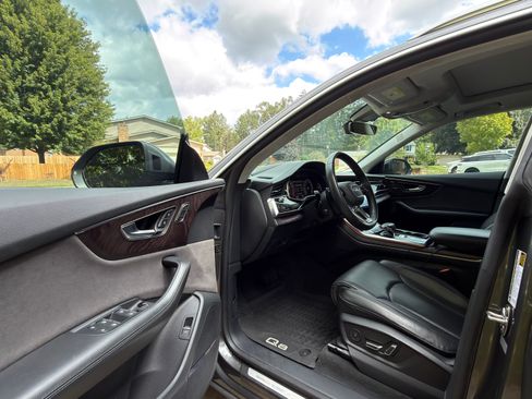Used 2019 Audi Q8 Prestige w/ Luxury Package AWD/4WD image 11