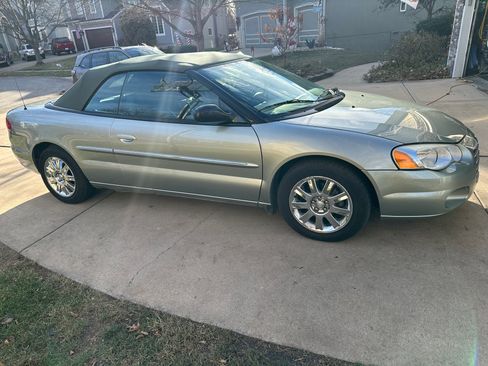 Used 2004 Chrysler Sebring Limited image 1