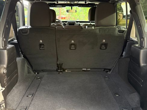 Used 2019 Jeep Wrangler Unlimited Sport S image 9