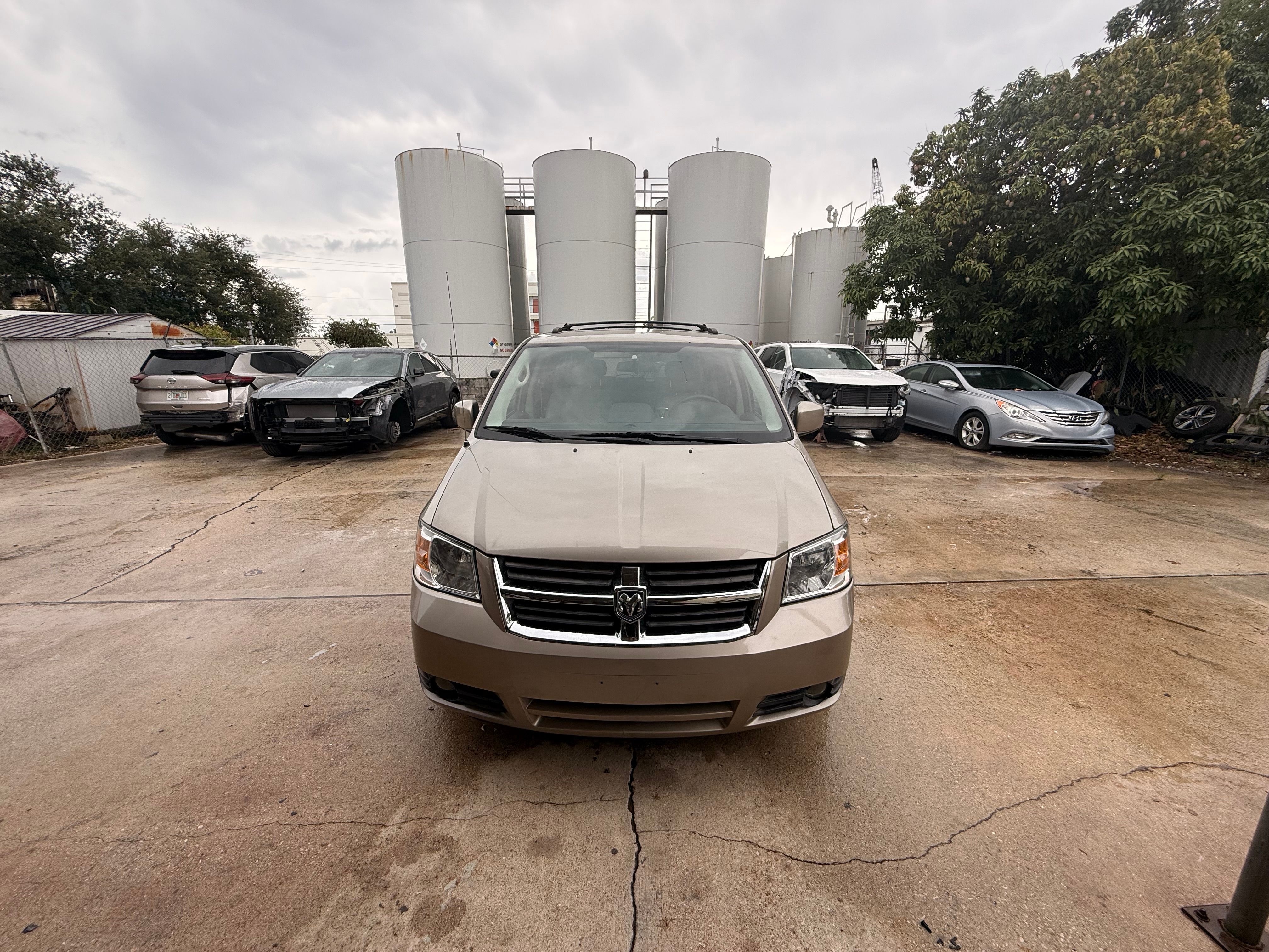 Used 2009 Dodge Grand Caravan SXT w/ Entertainment Group 2 FWD image 1