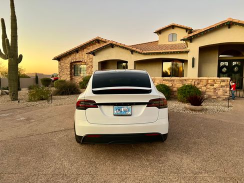 Used 2023 Tesla Model X image 5