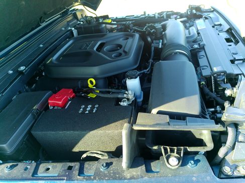 Used 2025 Jeep Wrangler Unlimited Sport AWD/4WD image 15