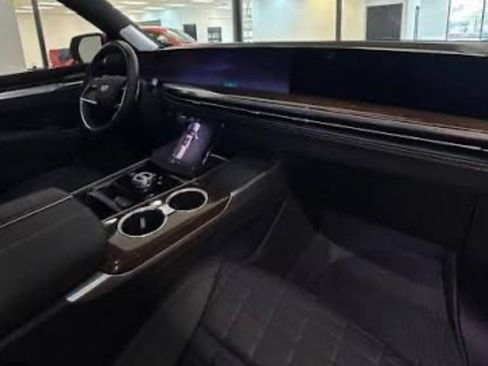 Used 2025 Cadillac Escalade Sport Platinum w/ LPO, ONYX Package image 8