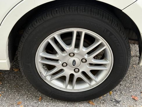 Used 2009 Ford Focus SE image 9