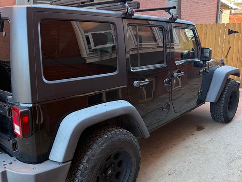 Used 2012 Jeep Wrangler Unlimited Sport image 11