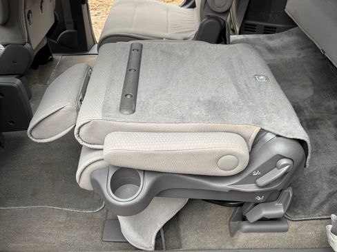 Used 2009 Nissan Quest S w/ Drivers Pkg image 9