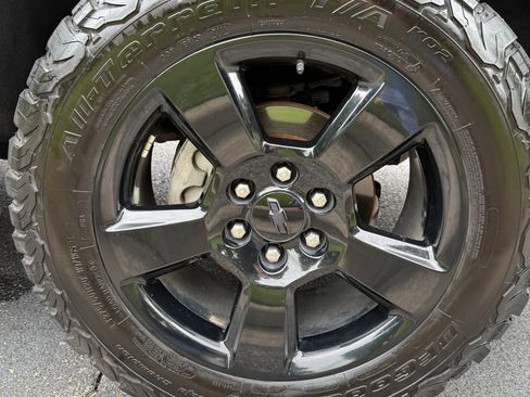 Used 2017 Chevrolet Suburban LT AWD/4WD image 11