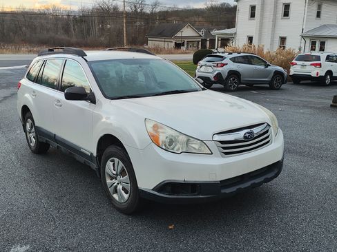 Used 2011 Subaru Outback 2.5i image 5