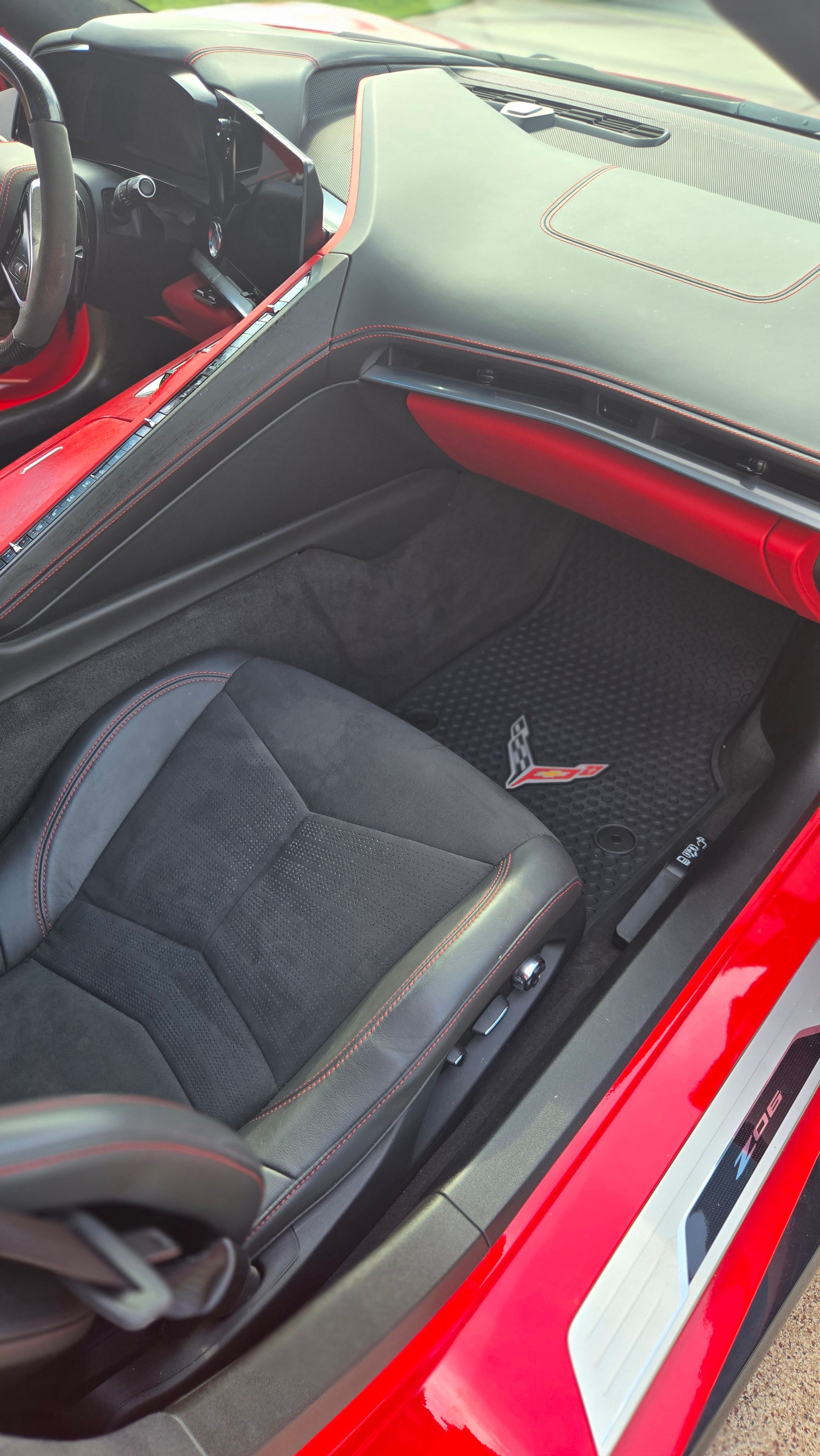 Used 2024 Chevrolet Corvette Z06 w/ Z07 Performance Package RWD image 10
