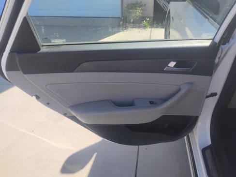 Used 2017 Hyundai Sonata Plug-In Hybrid image 15