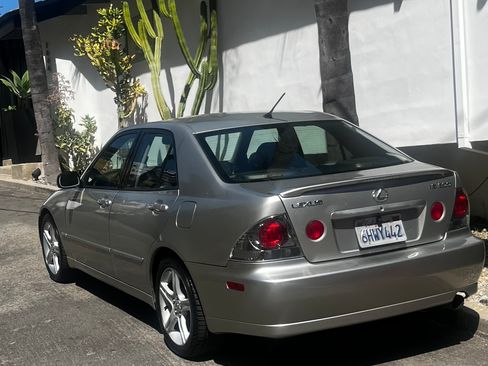 Used 2004 Lexus IS 300 RWD image 4