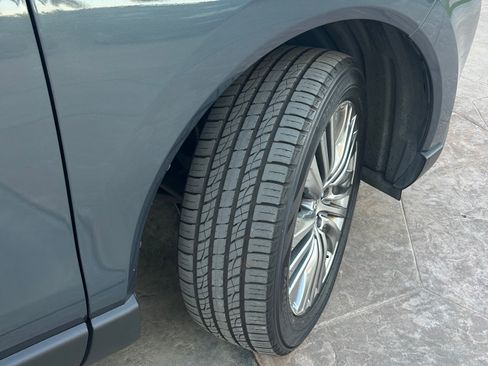 Used 2022 Toyota Venza Limited image 10