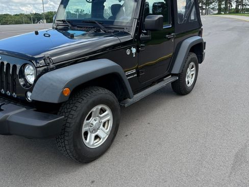 Used 2017 Jeep Wrangler Sport w/ Connectivity Group AWD/4WD image 8