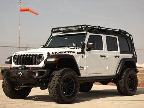 Used 2024 Jeep Wrangler Unlimited Rubicon w/ Capability Package image 11