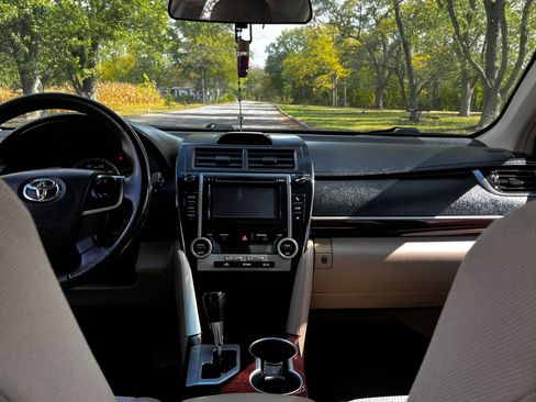 Used 2012 Toyota Camry XLE FWD image 9