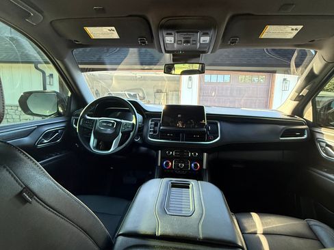 Used 2024 GMC Yukon SLT w/ SLT Luxury Package RWD image 10