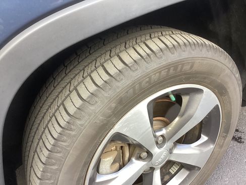 Used 2021 Jeep Cherokee Limited image 17