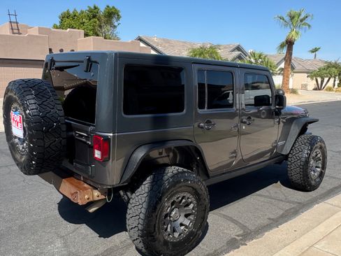Used 2016 Jeep Wrangler Unlimited Rubicon w/ Connectivity Group AWD/4WD image 12