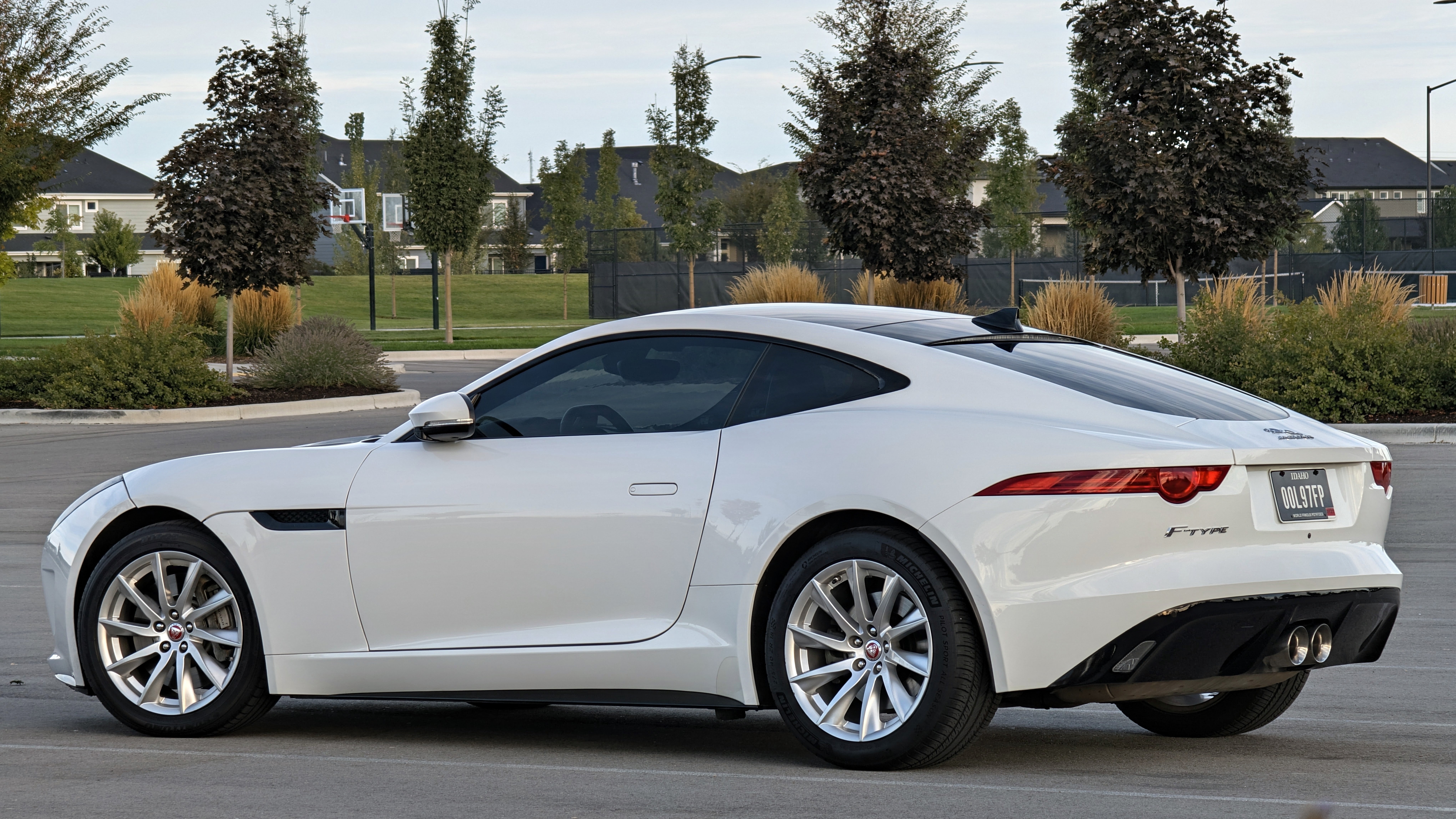 Used 2017 Jaguar F-TYPE Coupe RWD image 10