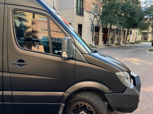 Used 2018 Mercedes-Benz Sprinter 2500 image 6