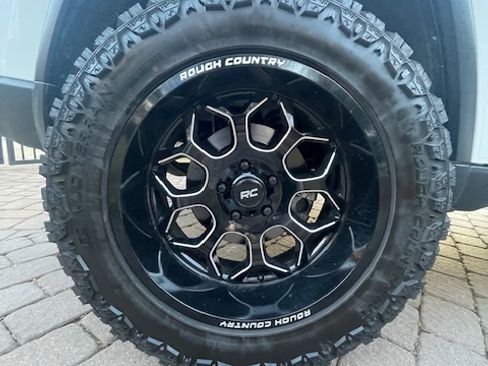 Used 2021 Jeep Grand Cherokee Limited image 25