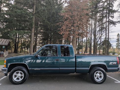 Used 1998 Chevrolet Silverado 1500 LS w/ Preferred Equipment Group 2 image 2