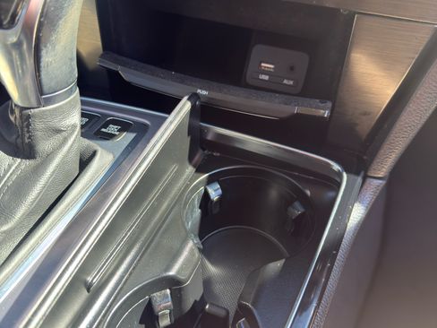 Used 2016 Hyundai Equus Signature image 22