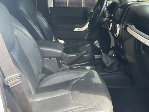 Used 2013 Jeep Wrangler Unlimited Rubicon w/ Connectivity Group image 15