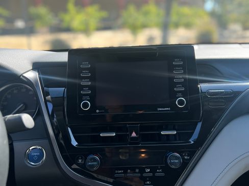 Used 2024 Toyota Camry SE image 11