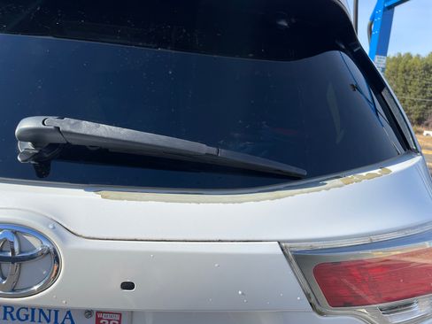 Used 2015 Toyota Highlander XLE image 16