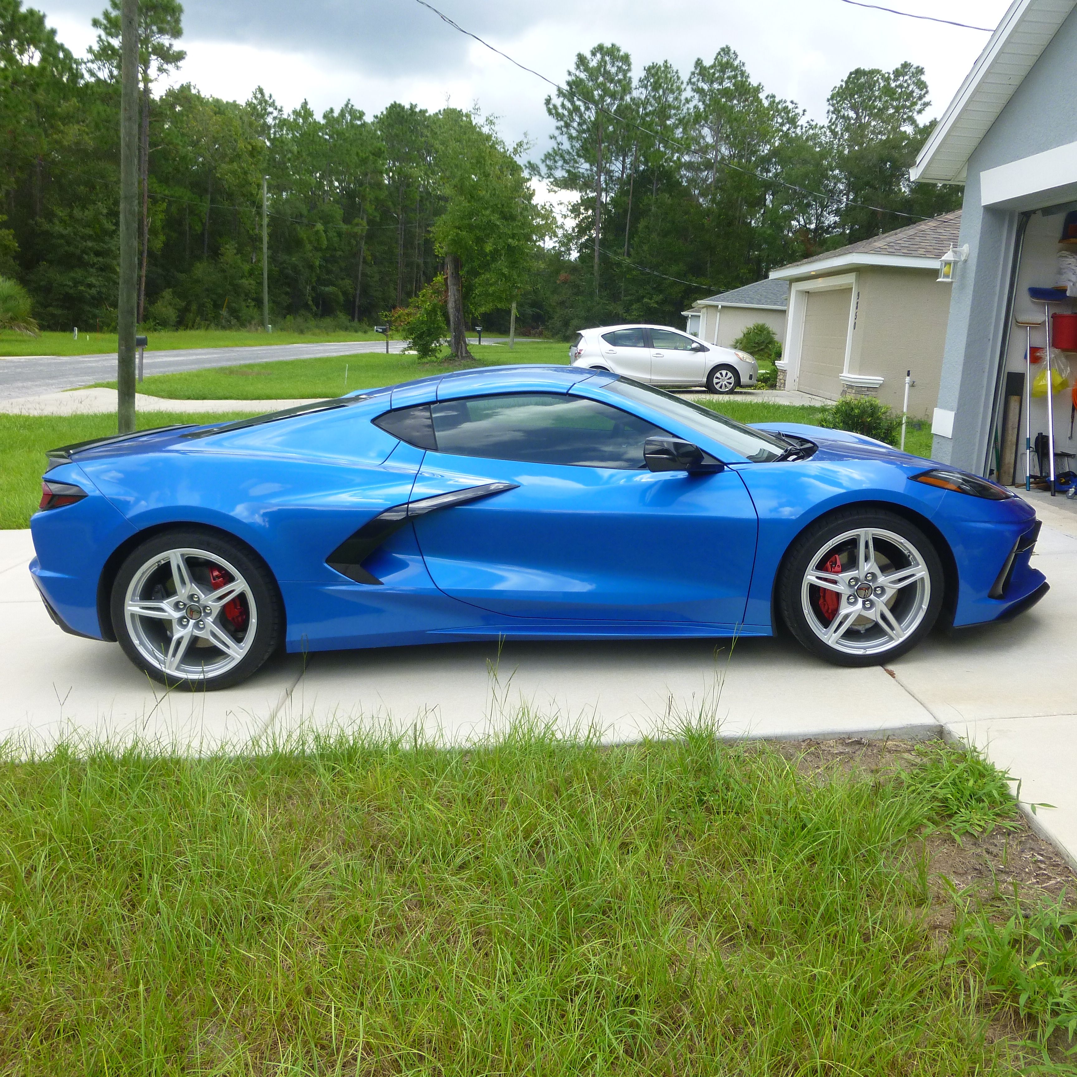 Used 2024 Chevrolet Corvette Stingray Coupe w/ 1LT RWD image 2