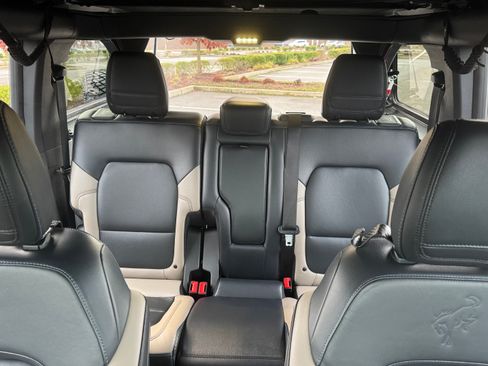 Used 2024 Ford Bronco Wildtrak image 8