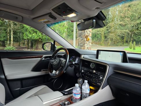 Used 2018 Lexus RX 450hL Premium w/ Premium Package image 18