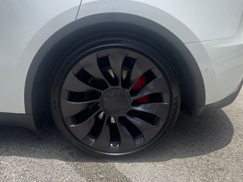 Used 2021 Tesla Model Y Performance AWD/4WD image 8
