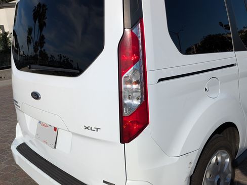 Used 2014 Ford Transit Connect XLT image 13