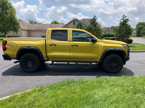 Used 2023 Chevrolet Colorado Trail Boss w/ Technology Package AWD/4WD image 4