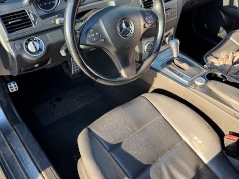 Used 2011 Mercedes-Benz C 300 Sedan image 27