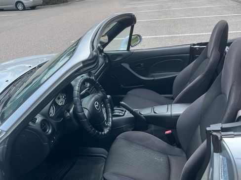 Used 2002 MAZDA MX-5 Miata RWD image 8