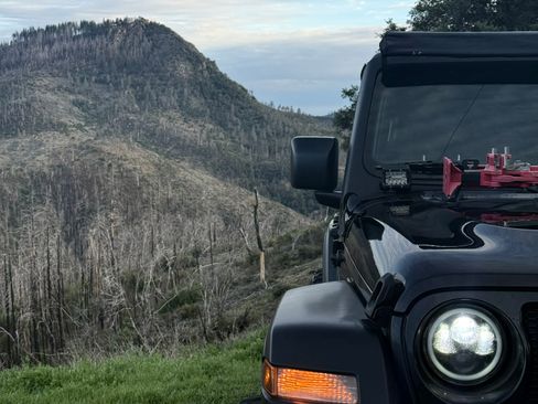 Used 2018 Jeep Wrangler Unlimited Sport image 2