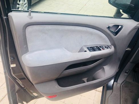 Used 2010 Honda Odyssey LX image 9