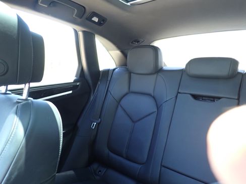 Used 2018 Porsche Macan S AWD/4WD image 11
