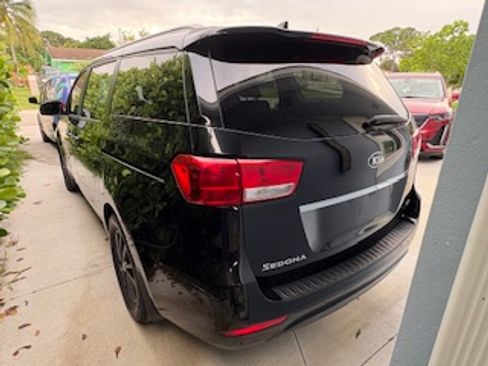 Used 2016 Kia Sedona LX w/ LX Convenience Package image 11