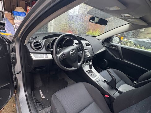 Used 2010 MAZDA MAZDA3 i Touring image 10