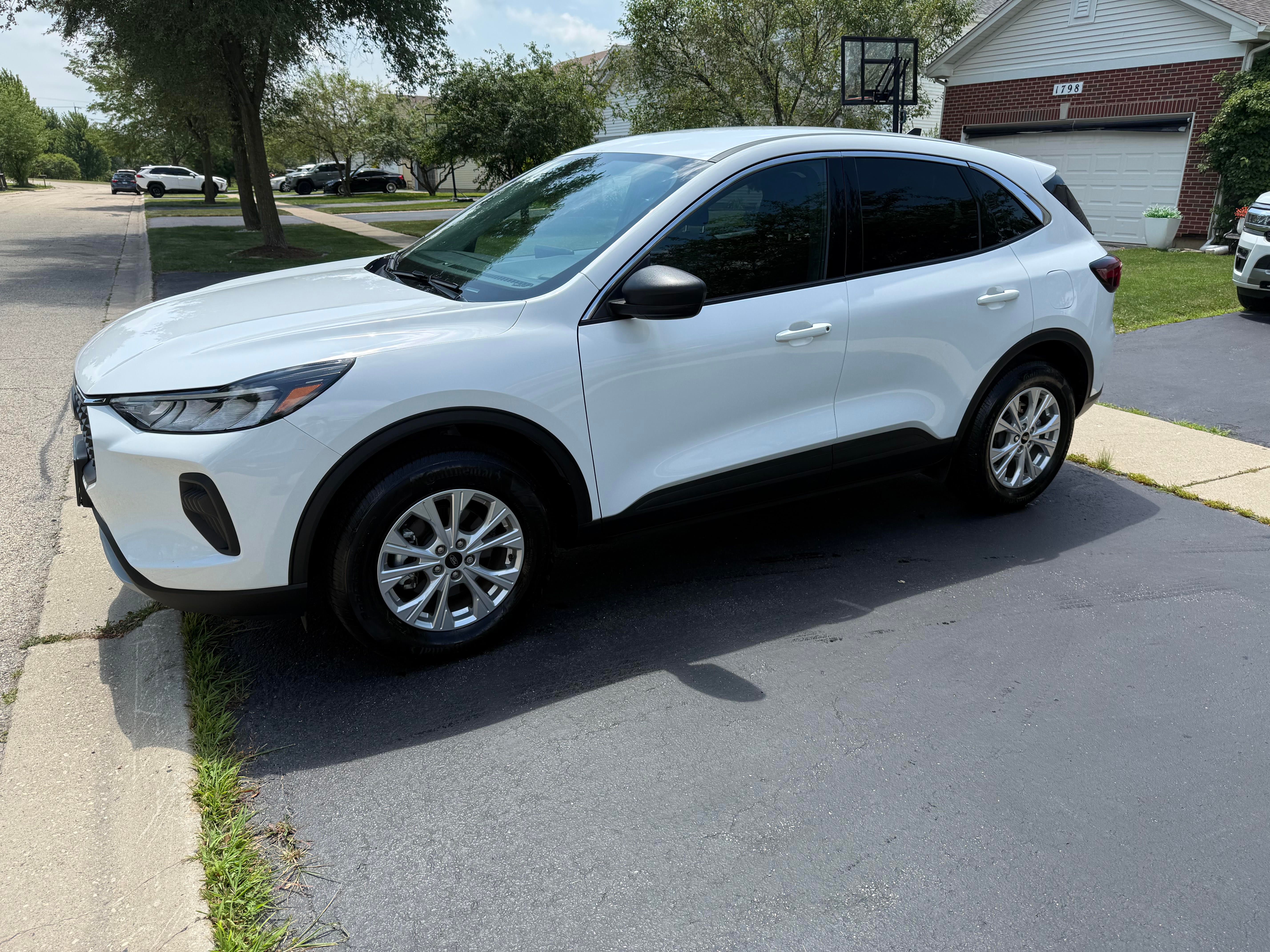 Used 2024 Ford Escape Active w/ Tech Pack #1 AWD/4WD image 1