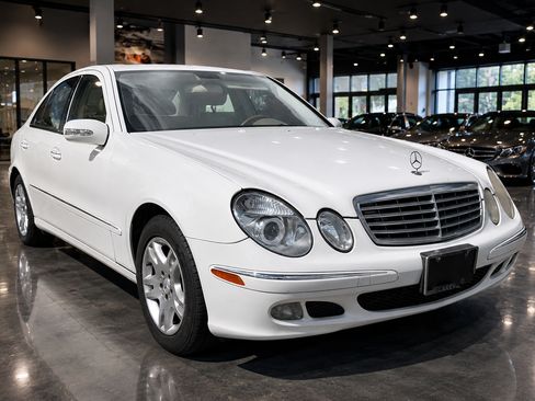 Used 2005 Mercedes-Benz E 320 Sedan image 1