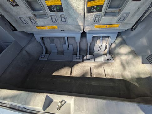 Used 2013 Toyota Sienna L w/ Towing Pkg image 10