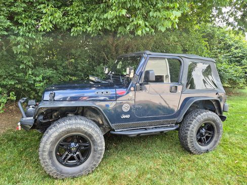 Used 2006 Jeep Wrangler Rubicon image 2