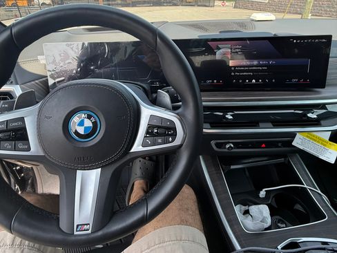 Used 2024 BMW X5 xDrive50e w/ Executive Package AWD/4WD image 13
