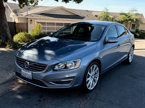 Used 2017 Volvo S60 T5 Inscription image 16